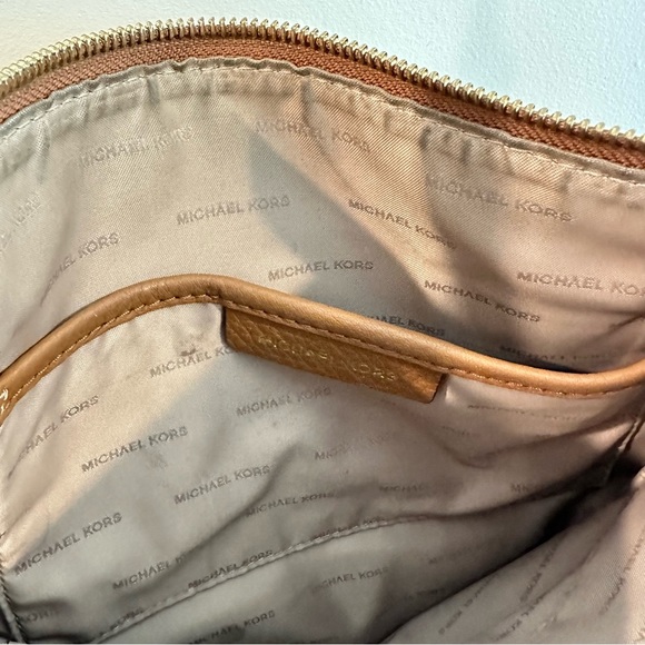 Michael Kors Bags Michael Kors Bedford Flat Crossbody in Carmel Brown Leather - Picture 9 of 10